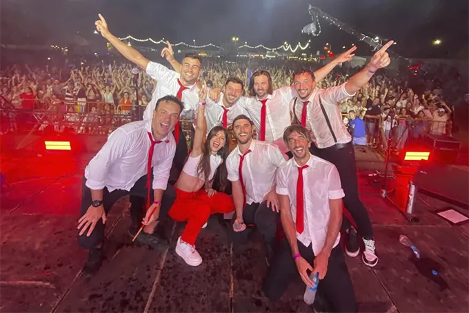 Contratar a AGAPORNIS al 011 5452-1766 - Banda Cumbia Pop
