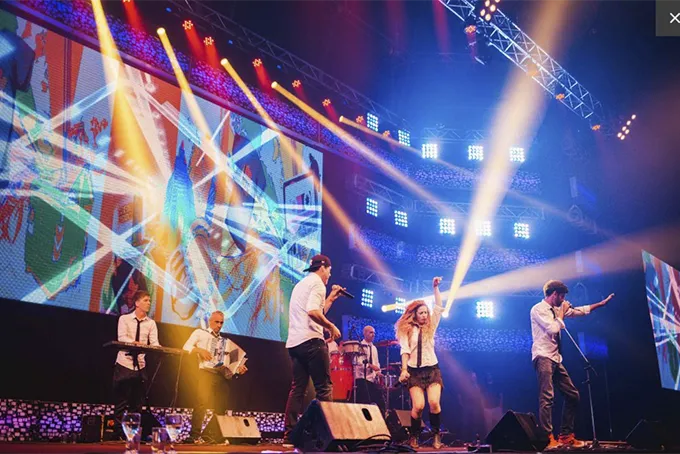 Contratar a DE FIESTA al 011 5452-1766 - Bandas de Covers