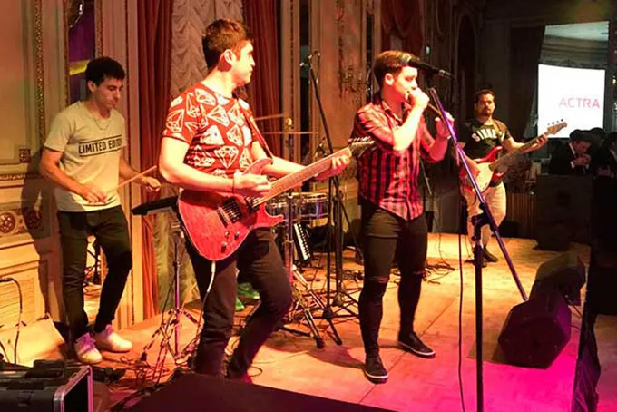 Contratar a LOS ARANDANOS al: 011 5452-1766 - Bandas en Vivo Contratar a LOS ARANDANOS al: 011 5452-1766 - Bandas en Vivo