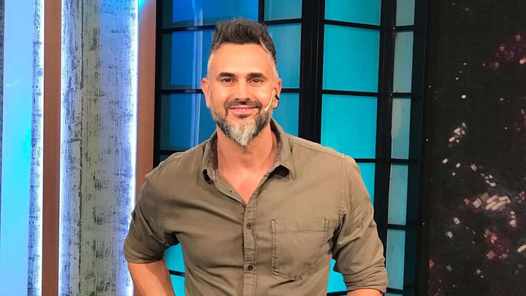 LEO MONTERO Contacto: 11 5452-1766 / Conducción y Animación.