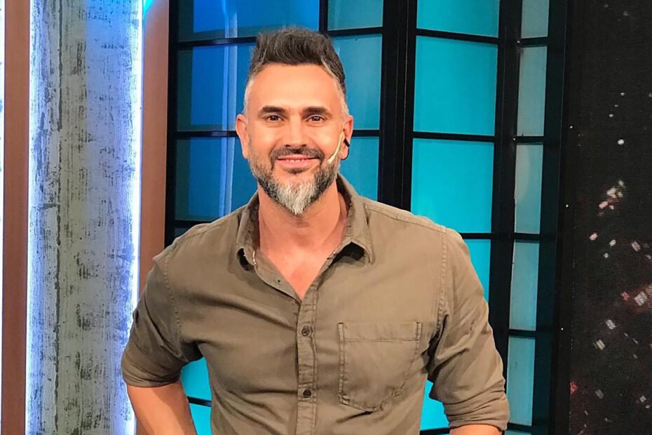 LEO MONTERO Contacto: 11 5452-1766 / Conducción y Animación.