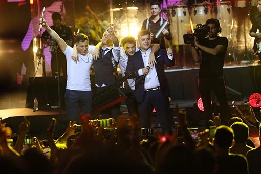 Los Totora contacto al: 011 5452-1766 / Show / Banda en vivo