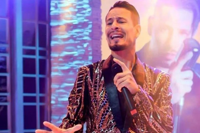 Rodrigo Tapari contacto al: 011 5452-1766 / Shows para Fiestas