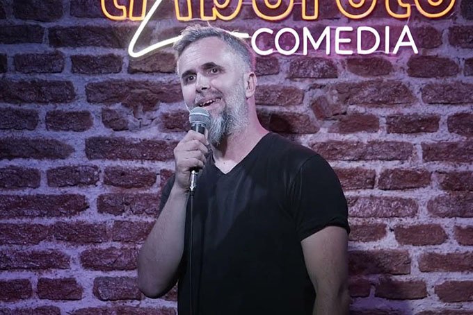 JUAN BARRAZA Contacto al 011 5452-1766 / Humorista - Stand Up.
