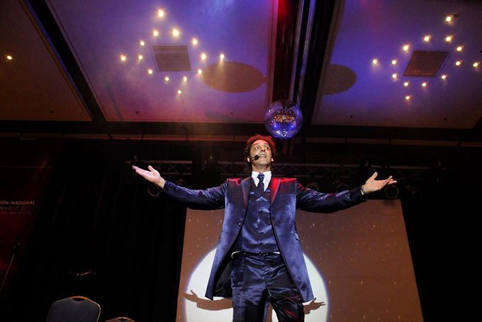 MAGO CHESTER Contacto al 011 5452-1766 - Shows de Magia y Humor MAGO CHESTER Contacto al 011 5452-1766 - Shows de Magia y Humor