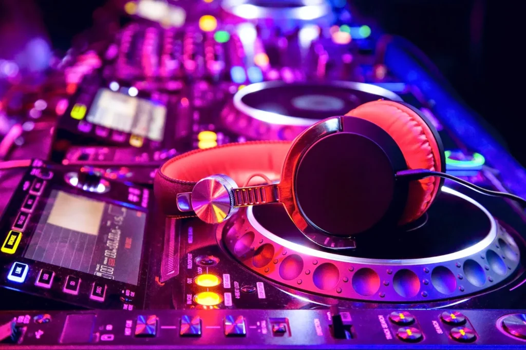 Servicio de Disc Jockey para Fiestas / FREEDOM PRODUCTORA