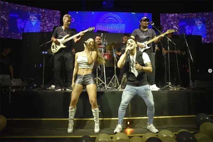 Contratar a la Banda de Covers MONAMI al contacto: 011 5452-.1766 Whatsapp