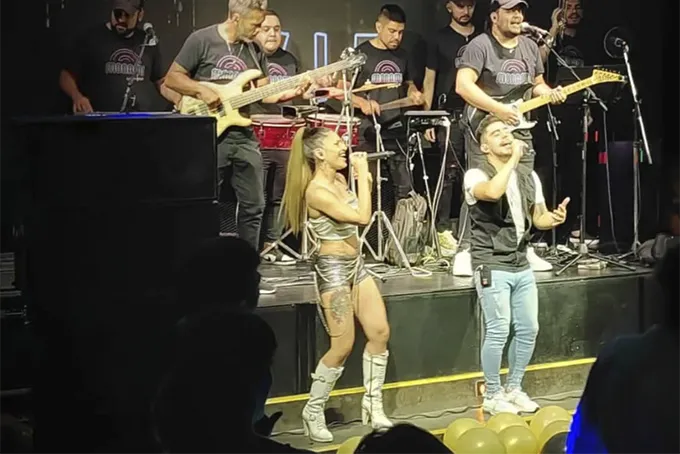 Contratar a la Banda de Covers MONAMI al contacto: 011 5452-.1766 Whatsapp