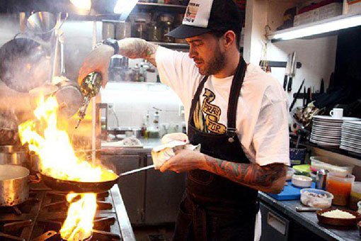 Contratar a LEANDRO LELE CRISTOBAL Contacto al: 011 5452-1766 / Charlas y Conferencias.