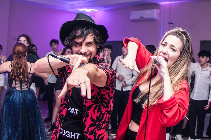 Contratar a COVER HITS al 011 5452-1766 - Bandas de Covers