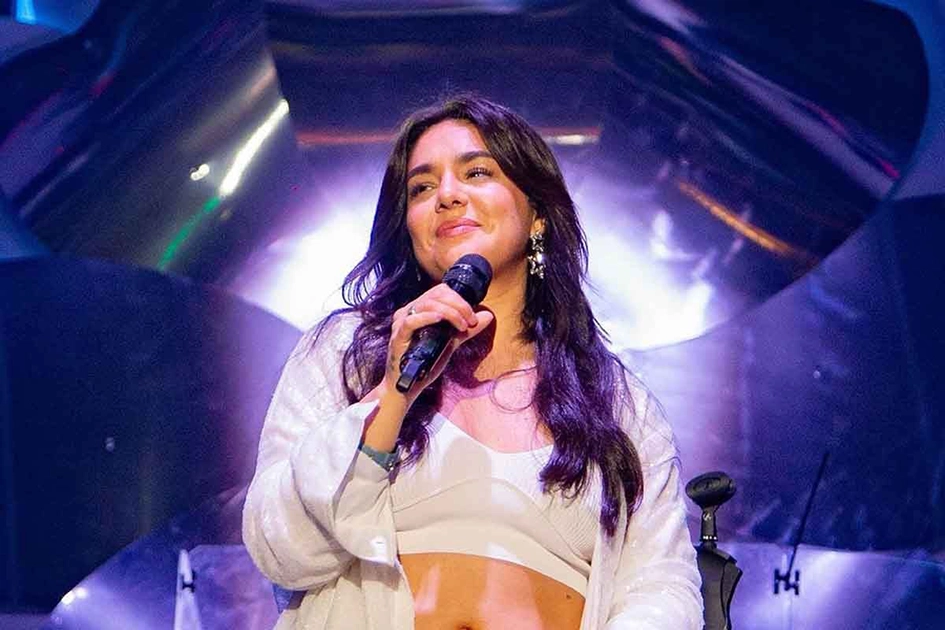Contratar a ANGELA LEIVA al 011 5452-1766 - Contacto para Eventos y Festivales.